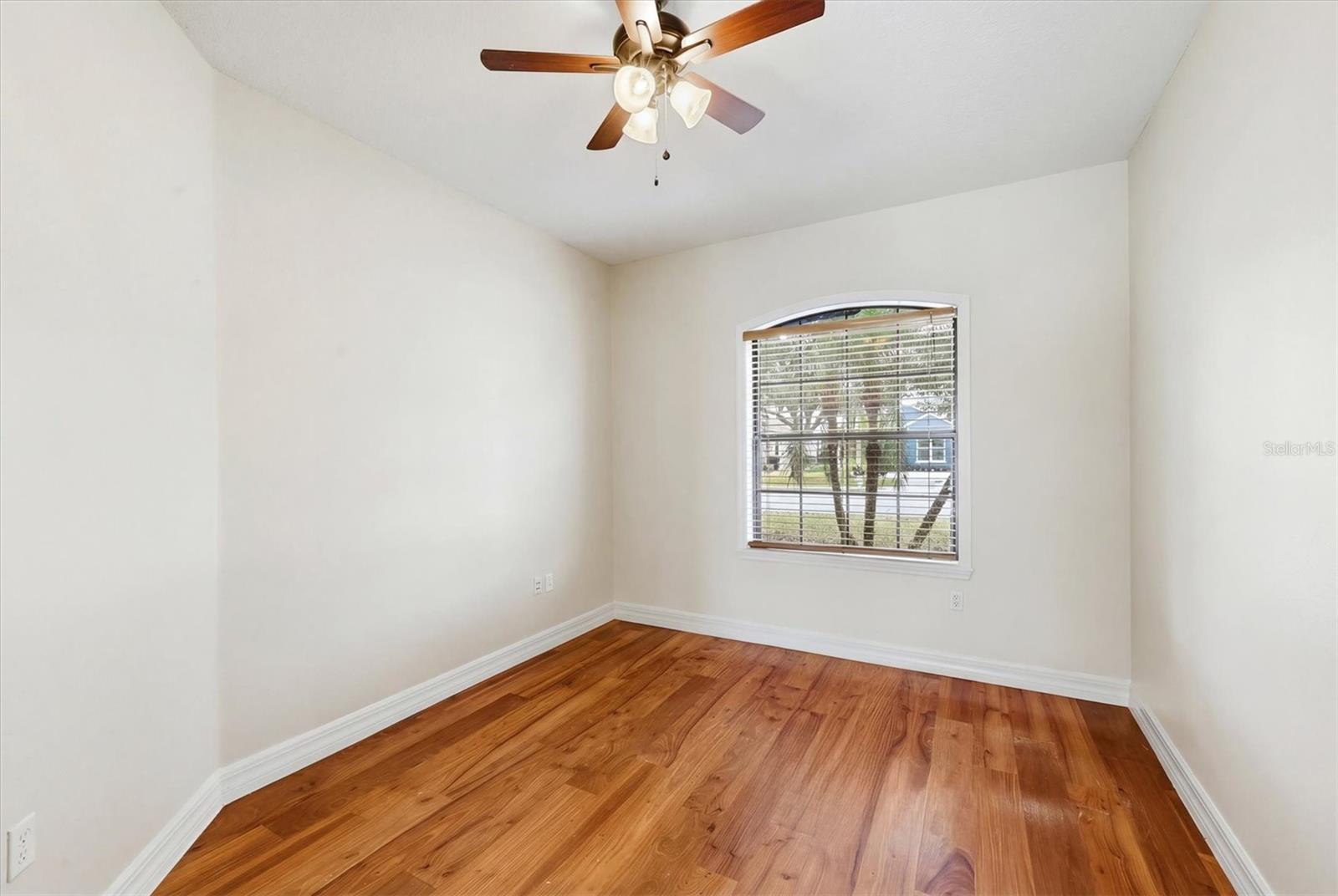 SECLUDED OAKS - Residential