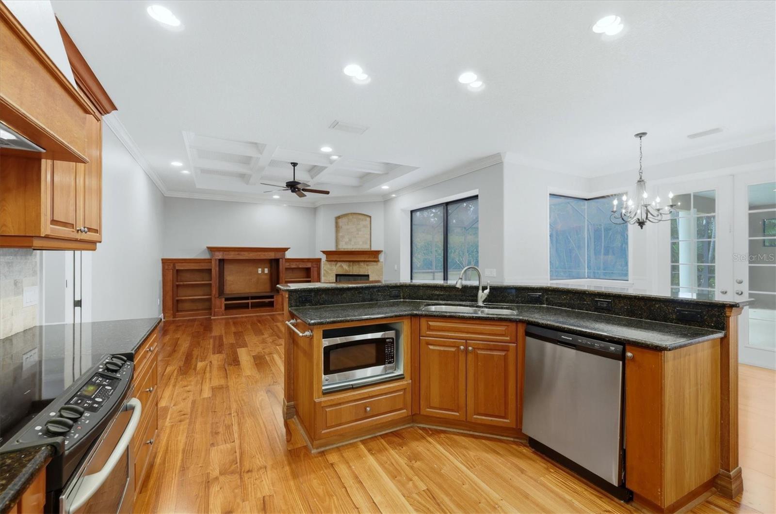 SECLUDED OAKS - Residential