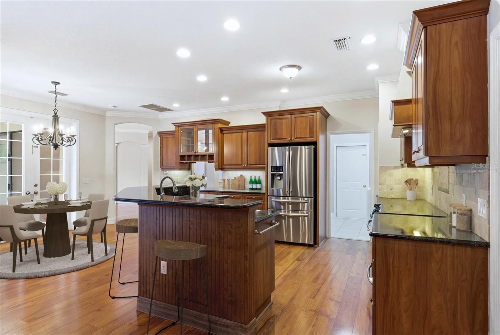 SECLUDED OAKS - Residential