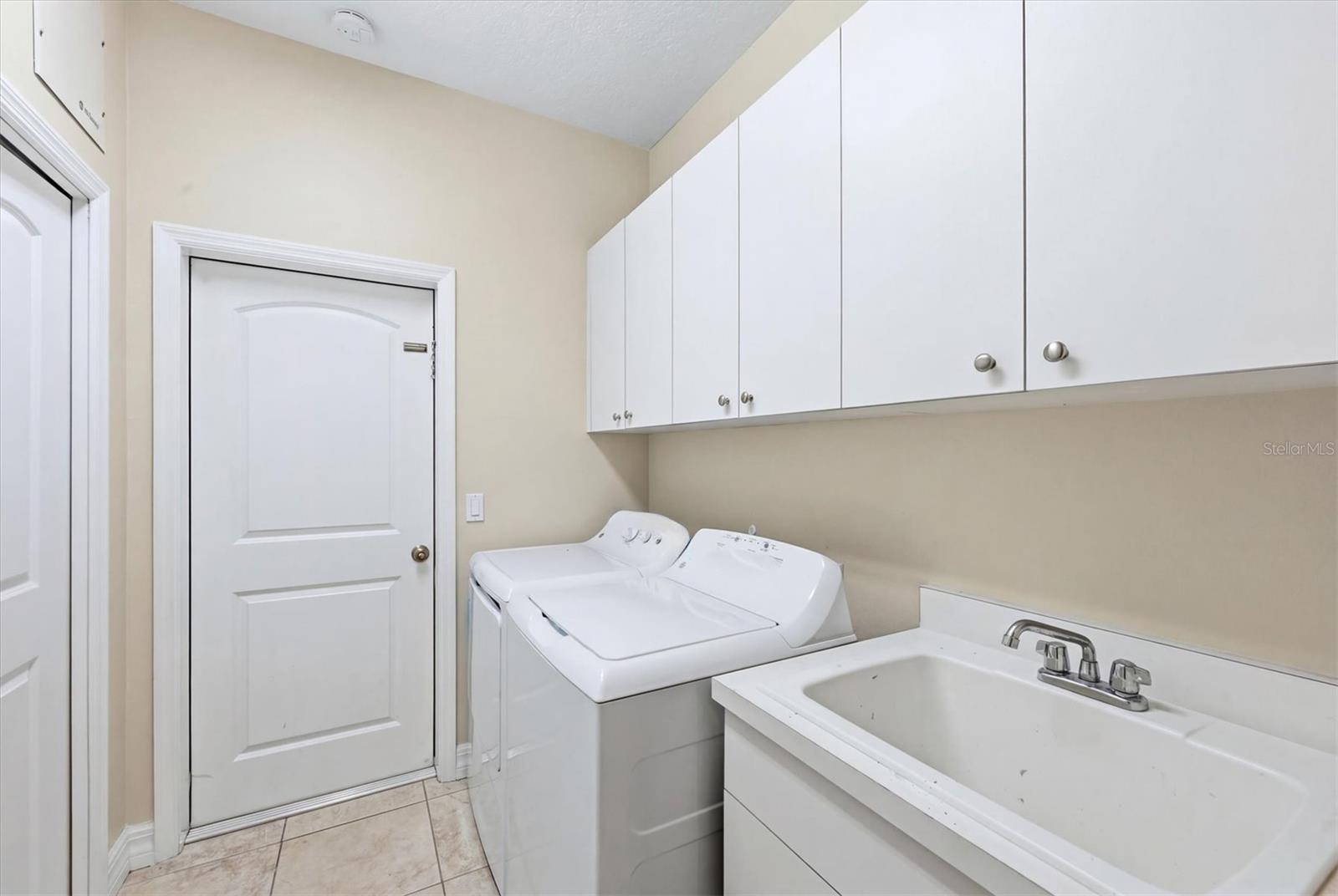 SECLUDED OAKS - Residential