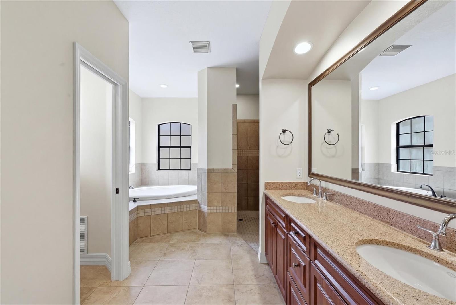 SECLUDED OAKS - Residential