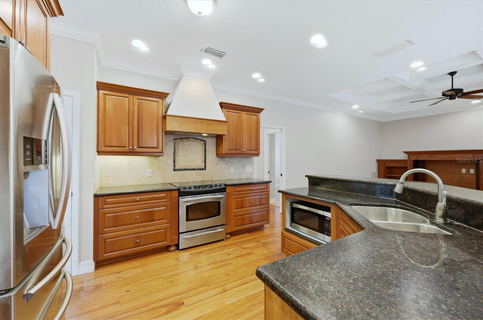 SECLUDED OAKS - Residential