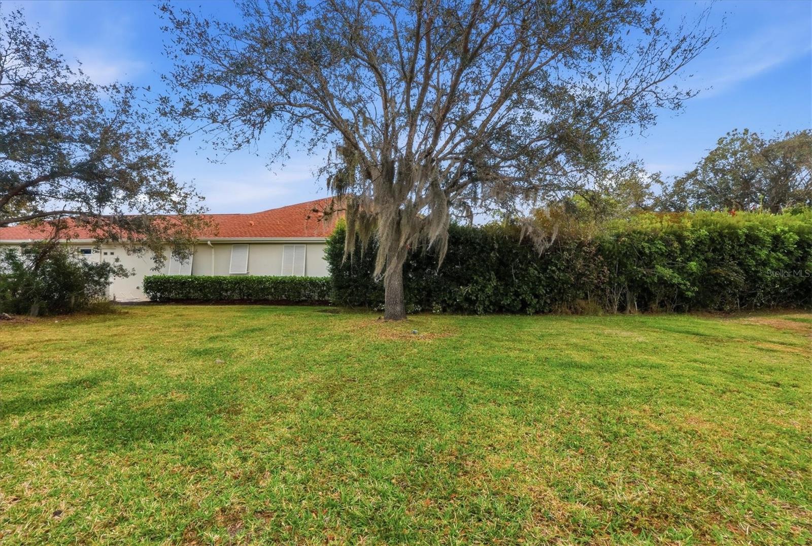 SECLUDED OAKS - Residential