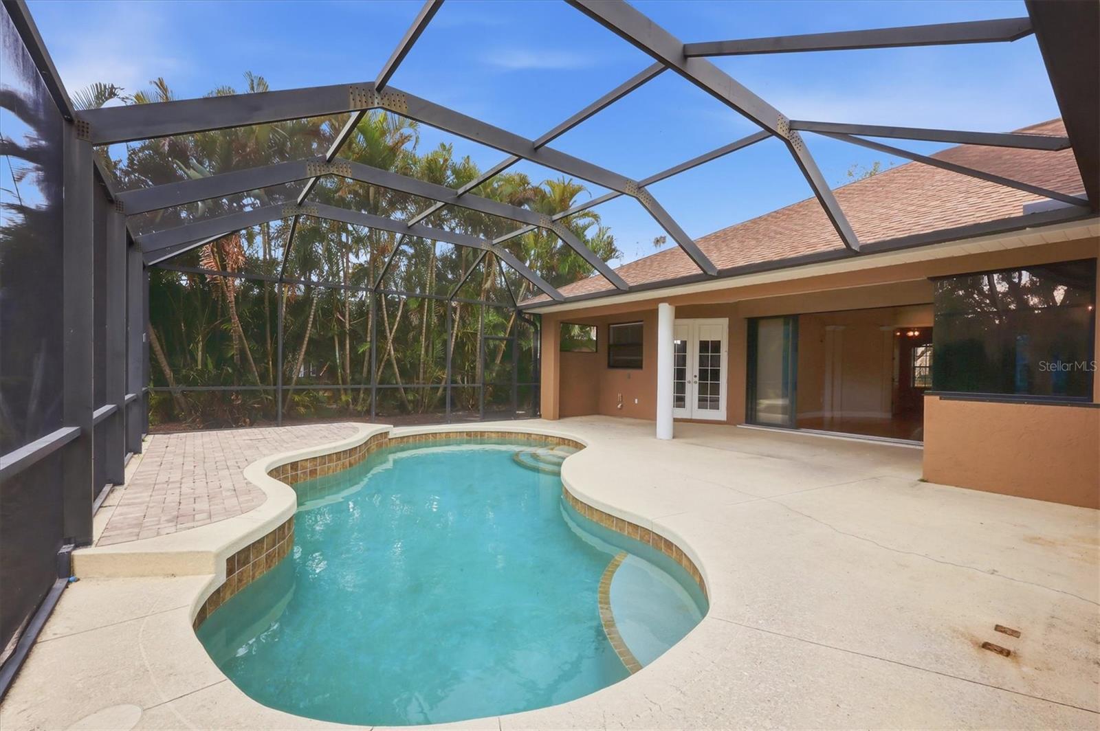 SECLUDED OAKS - Residential