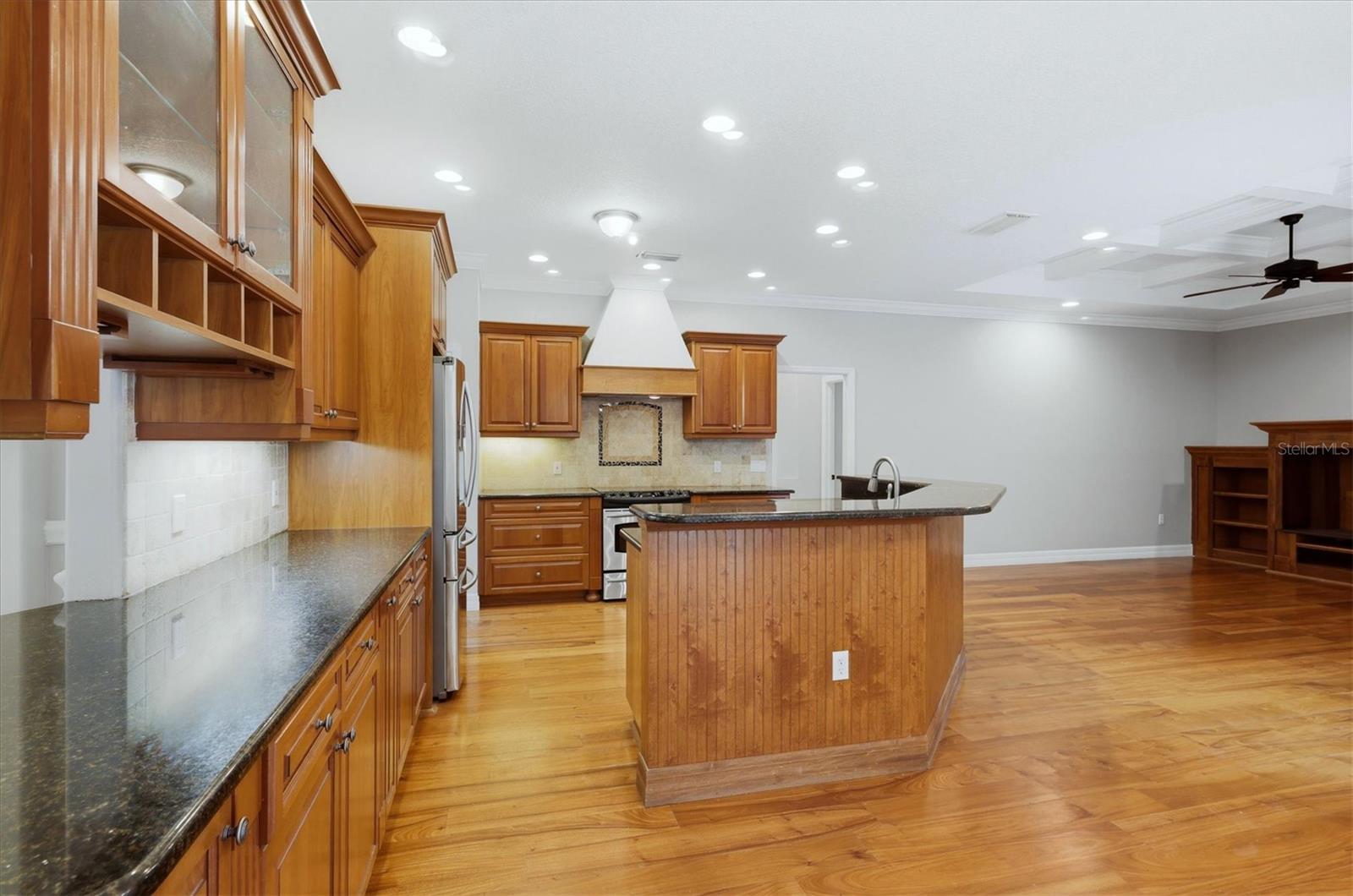 SECLUDED OAKS - Residential