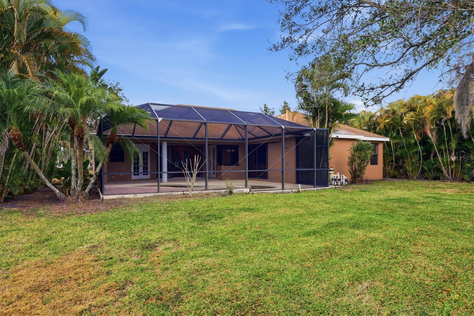 SECLUDED OAKS - Residential