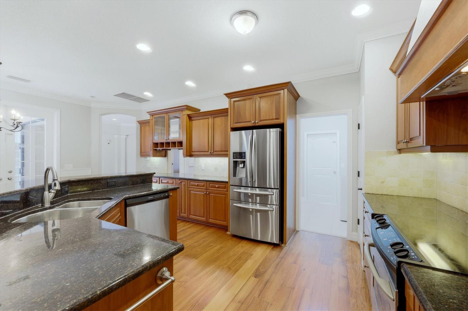 SECLUDED OAKS - Residential