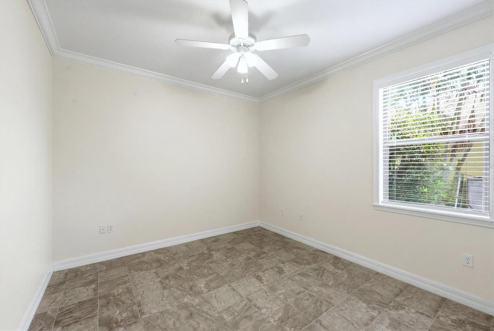 SECLUDED OAKS - Residential