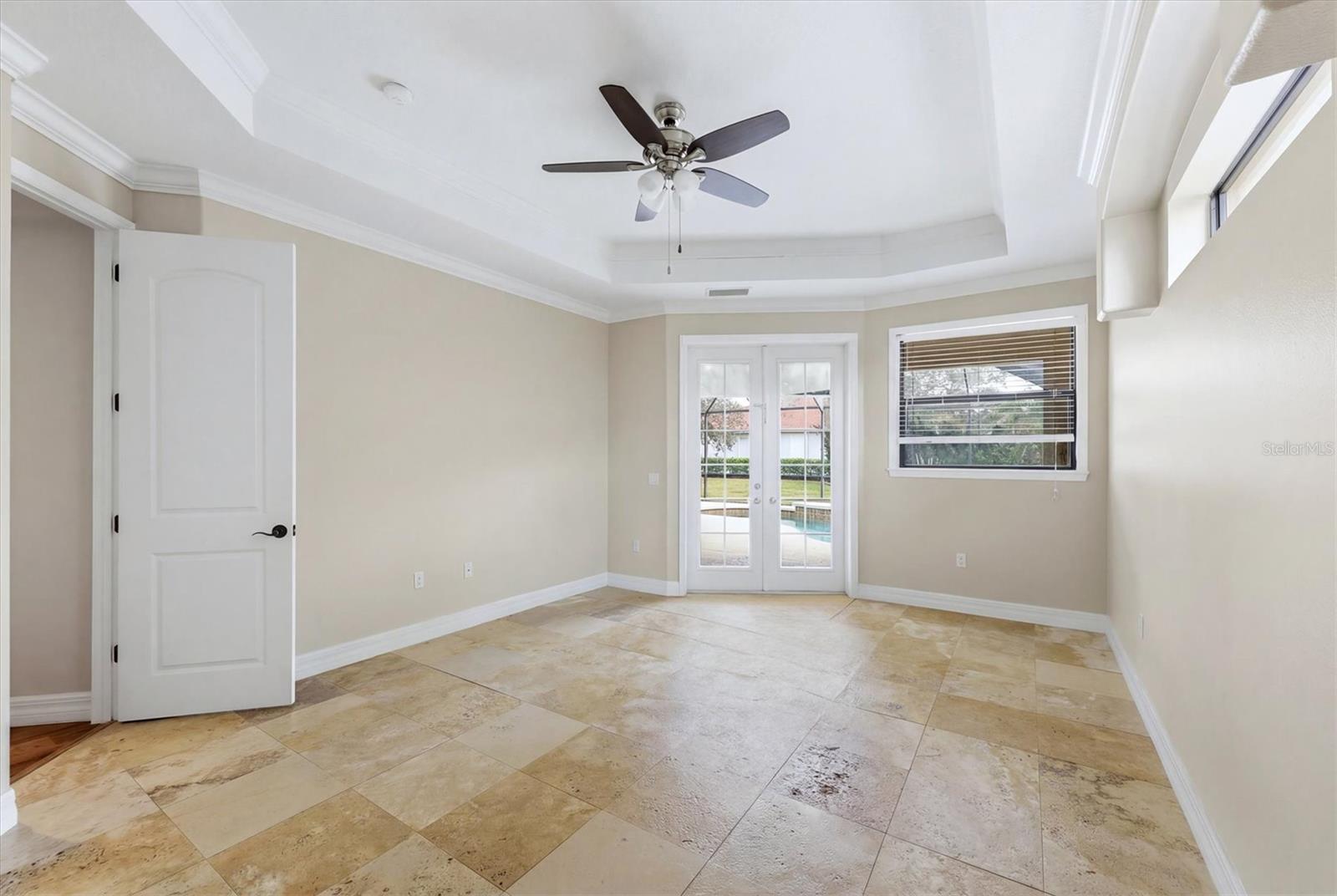 SECLUDED OAKS - Residential