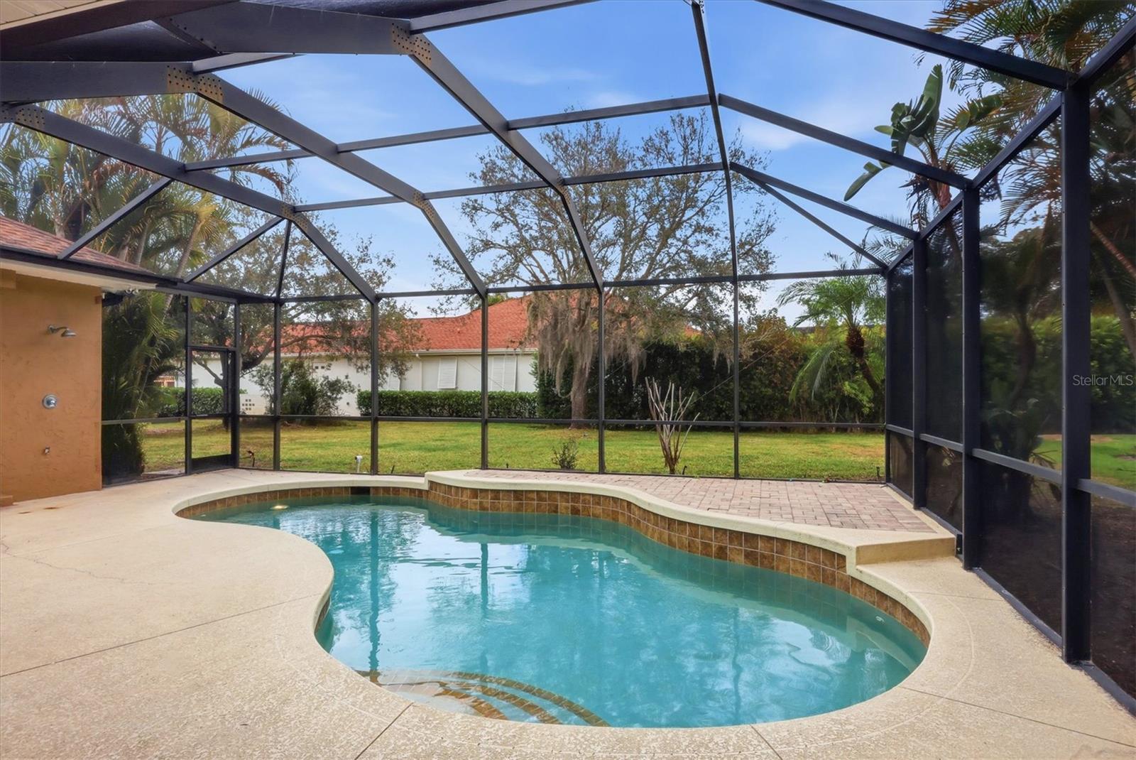 SECLUDED OAKS - Residential