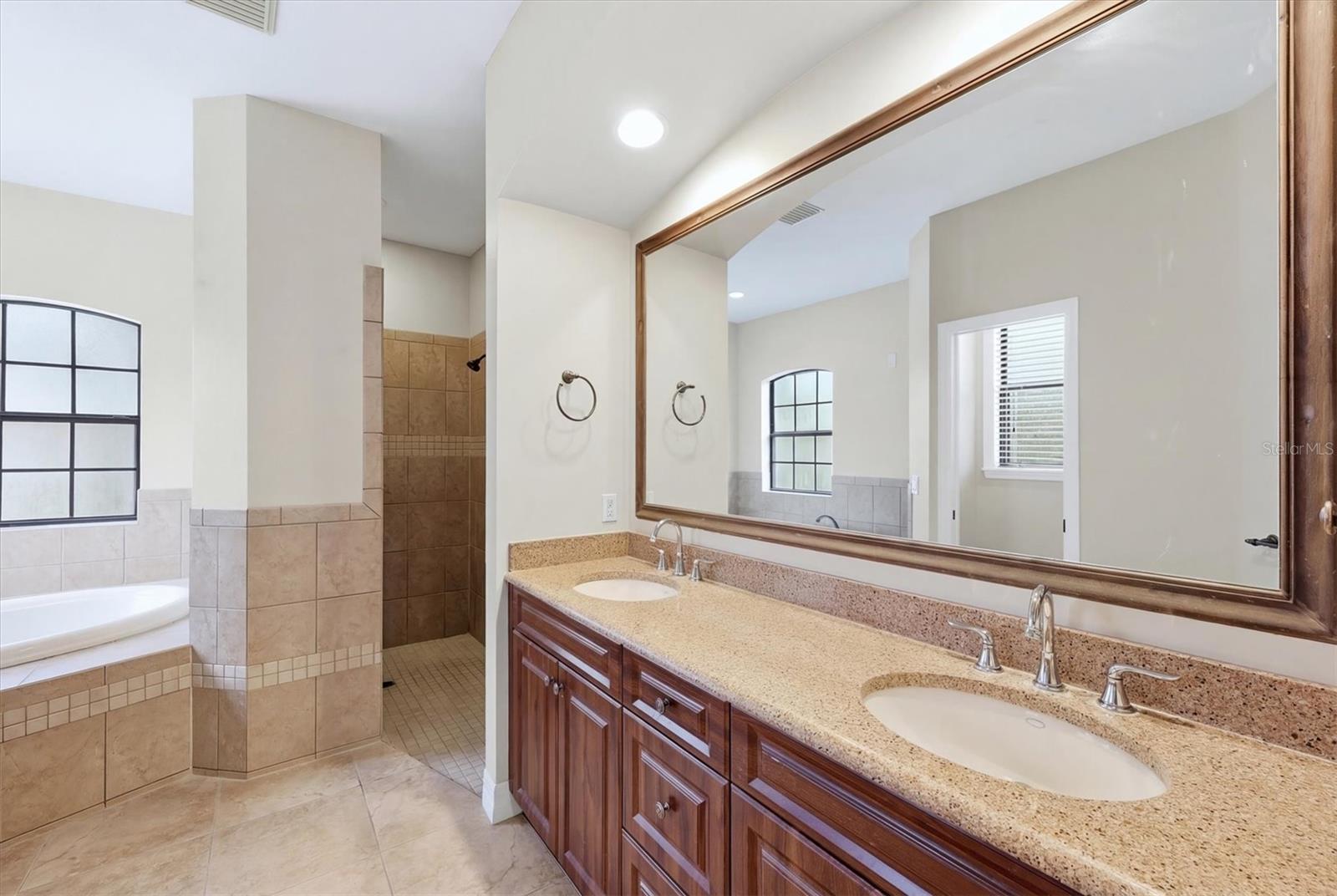 SECLUDED OAKS - Residential