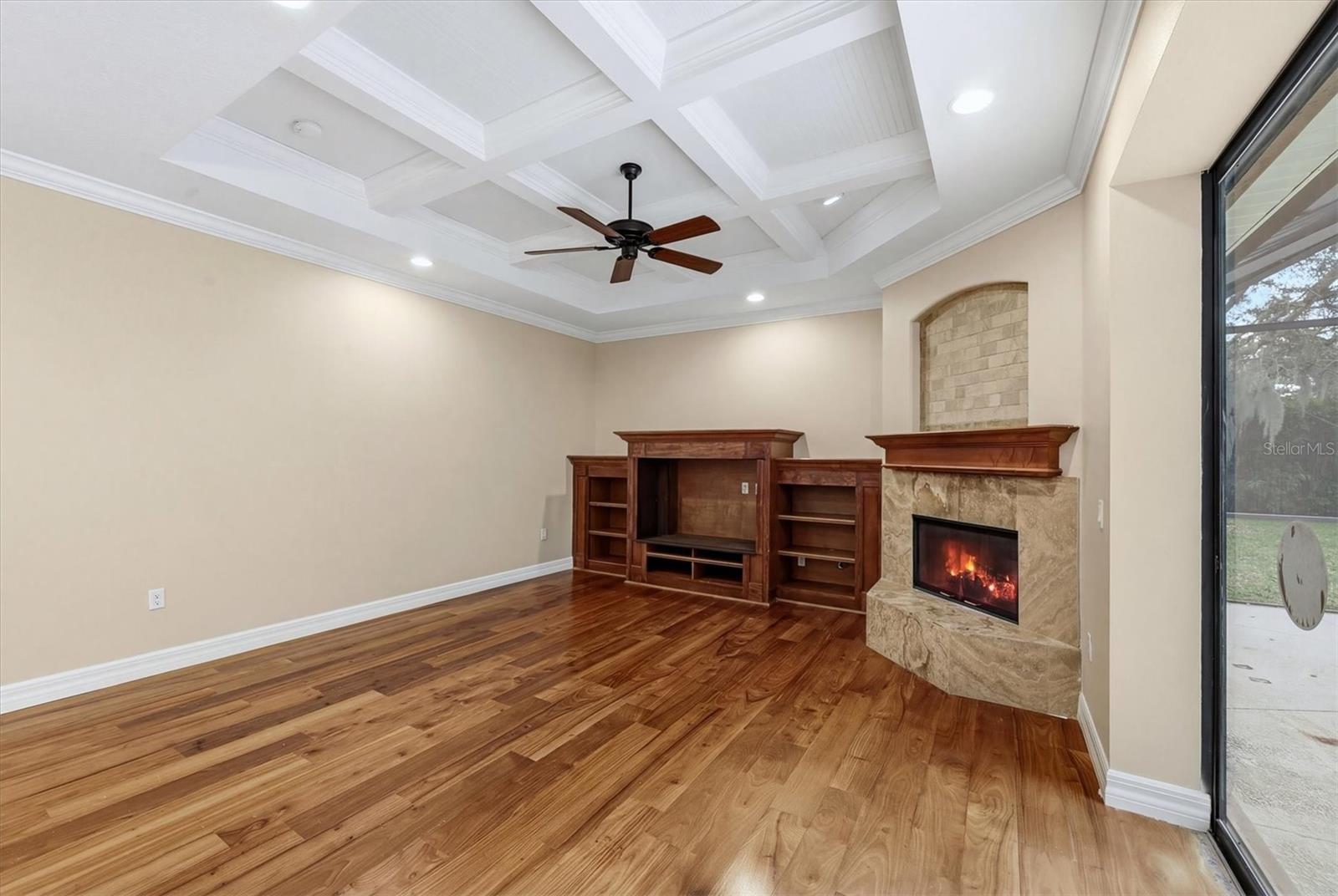 SECLUDED OAKS - Residential