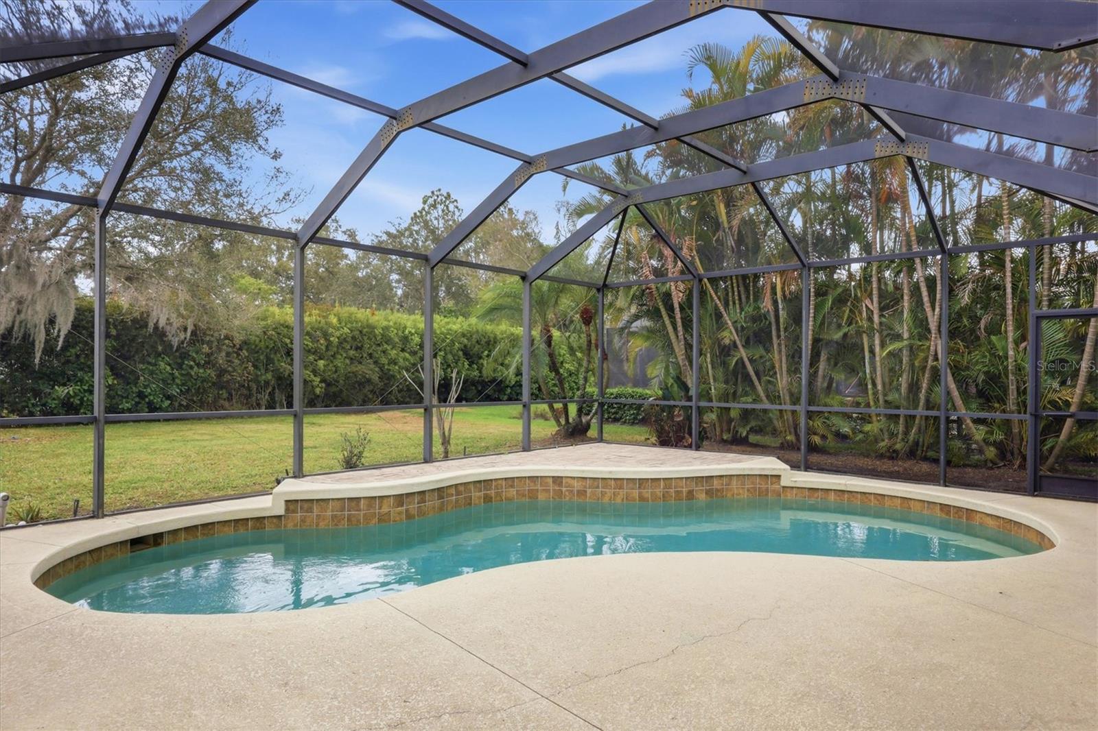 SECLUDED OAKS - Residential