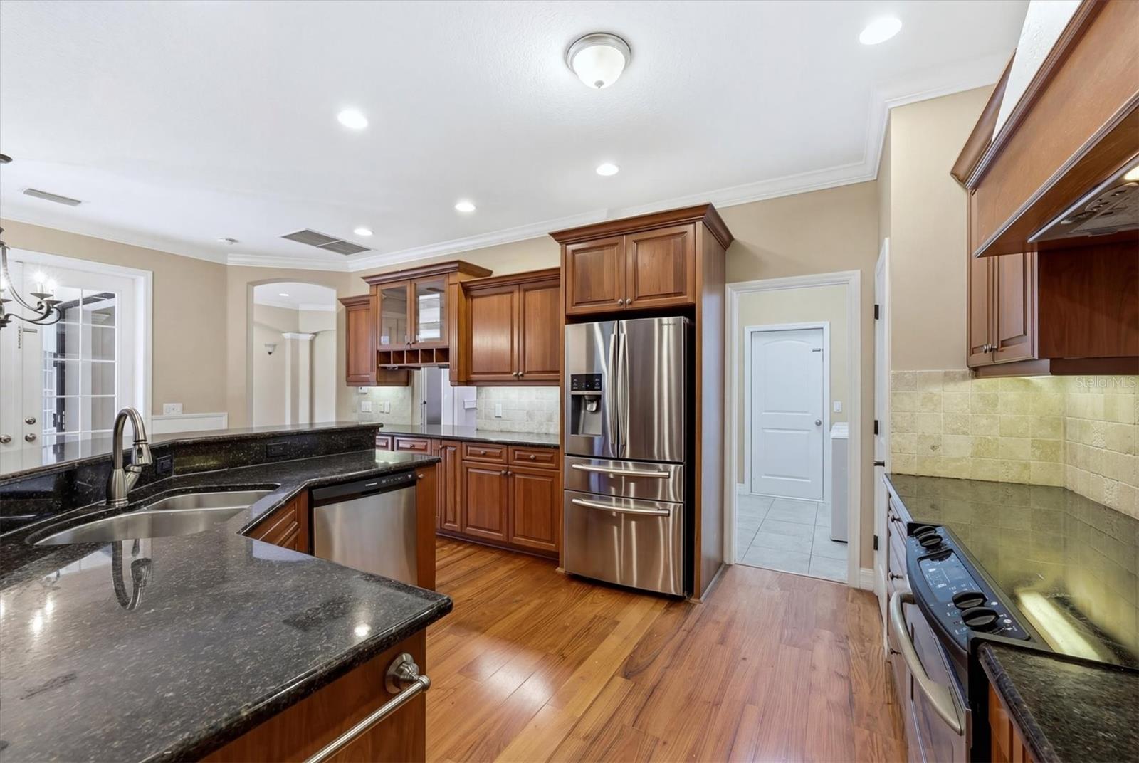 SECLUDED OAKS - Residential