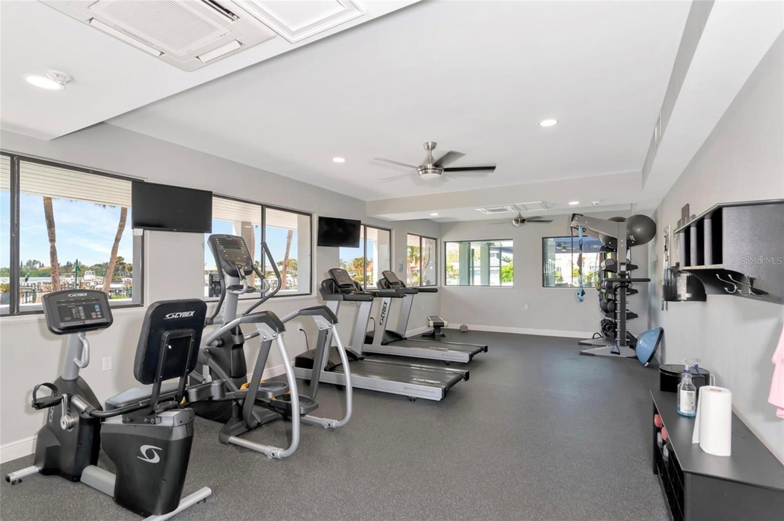 SOUTHBAY YACHT & RACQUET CLUB - Residential