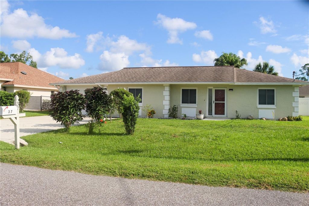 Photo of 37 Bayside Drive, Palm Coast, FL 32137 (MLS # O6338208)