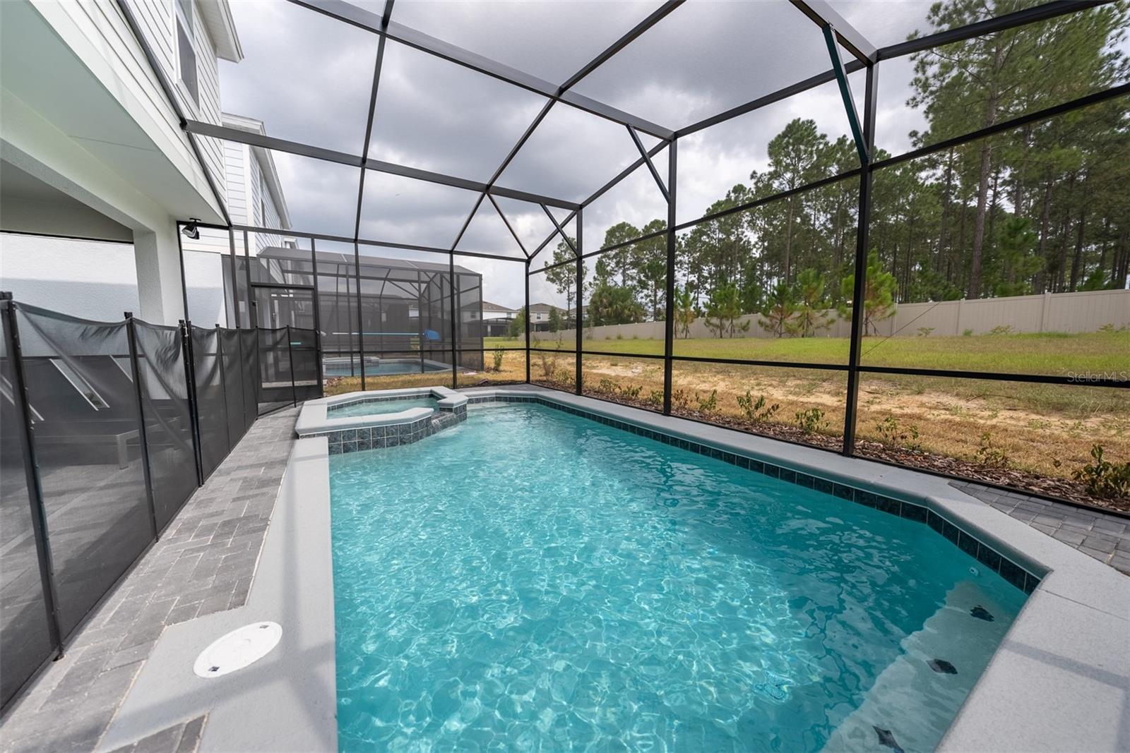 WINDSOR ISLAND RESIDENCE PH 3 - Residential