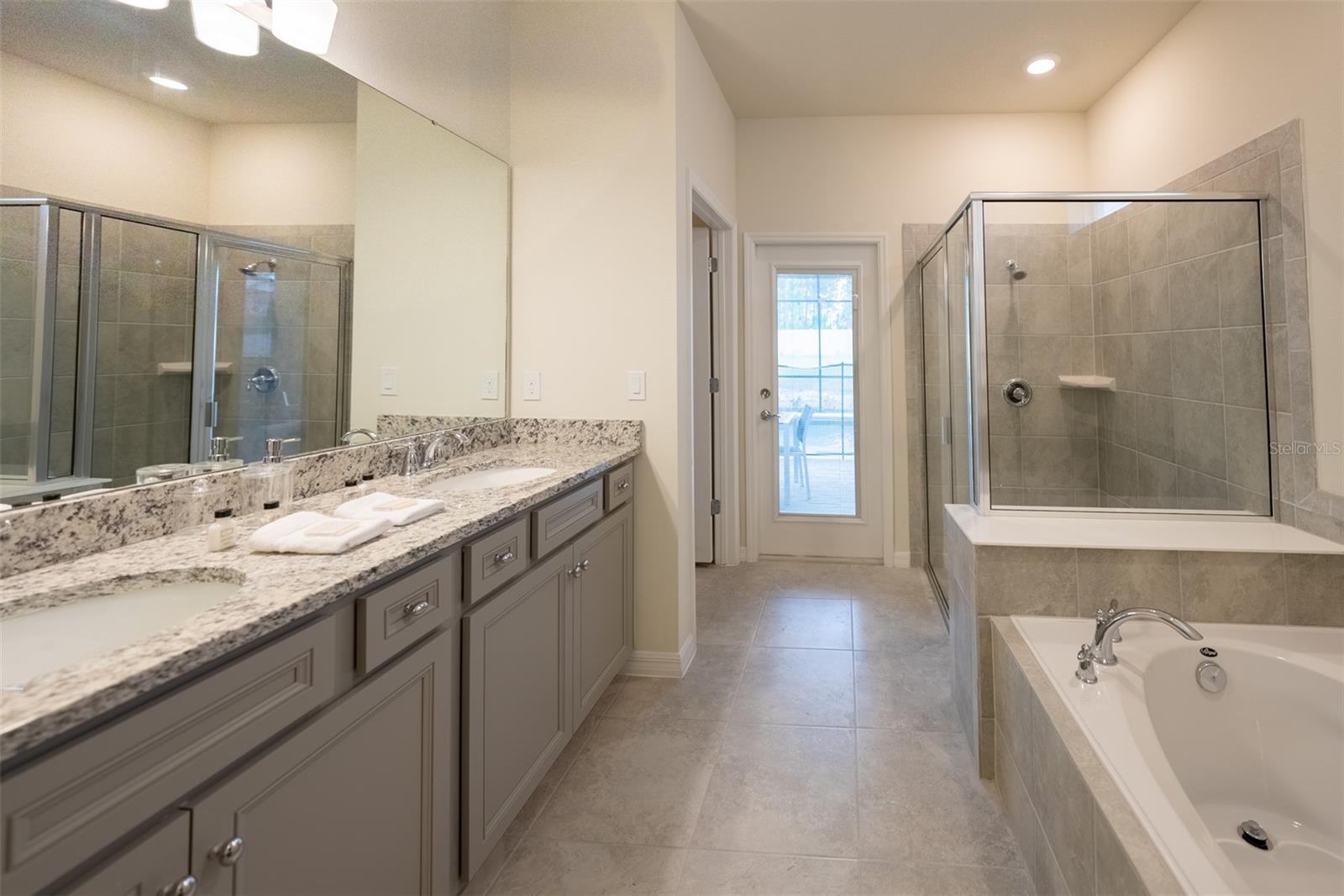 WINDSOR ISLAND RESIDENCE PH 3 - Residential