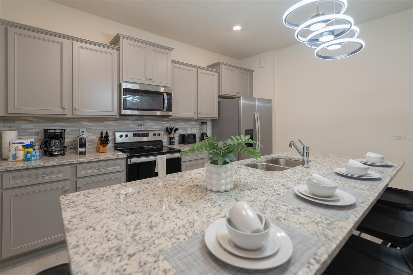 WINDSOR ISLAND RESIDENCE PH 3 - Residential