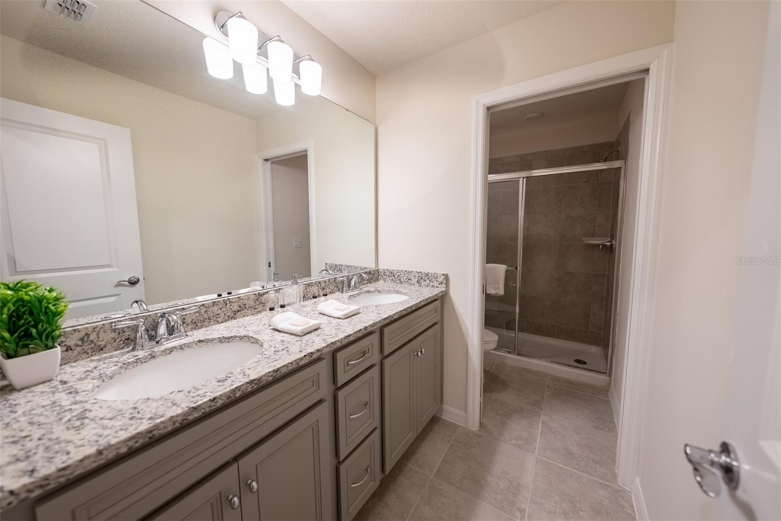 WINDSOR ISLAND RESIDENCE PH 3 - Residential