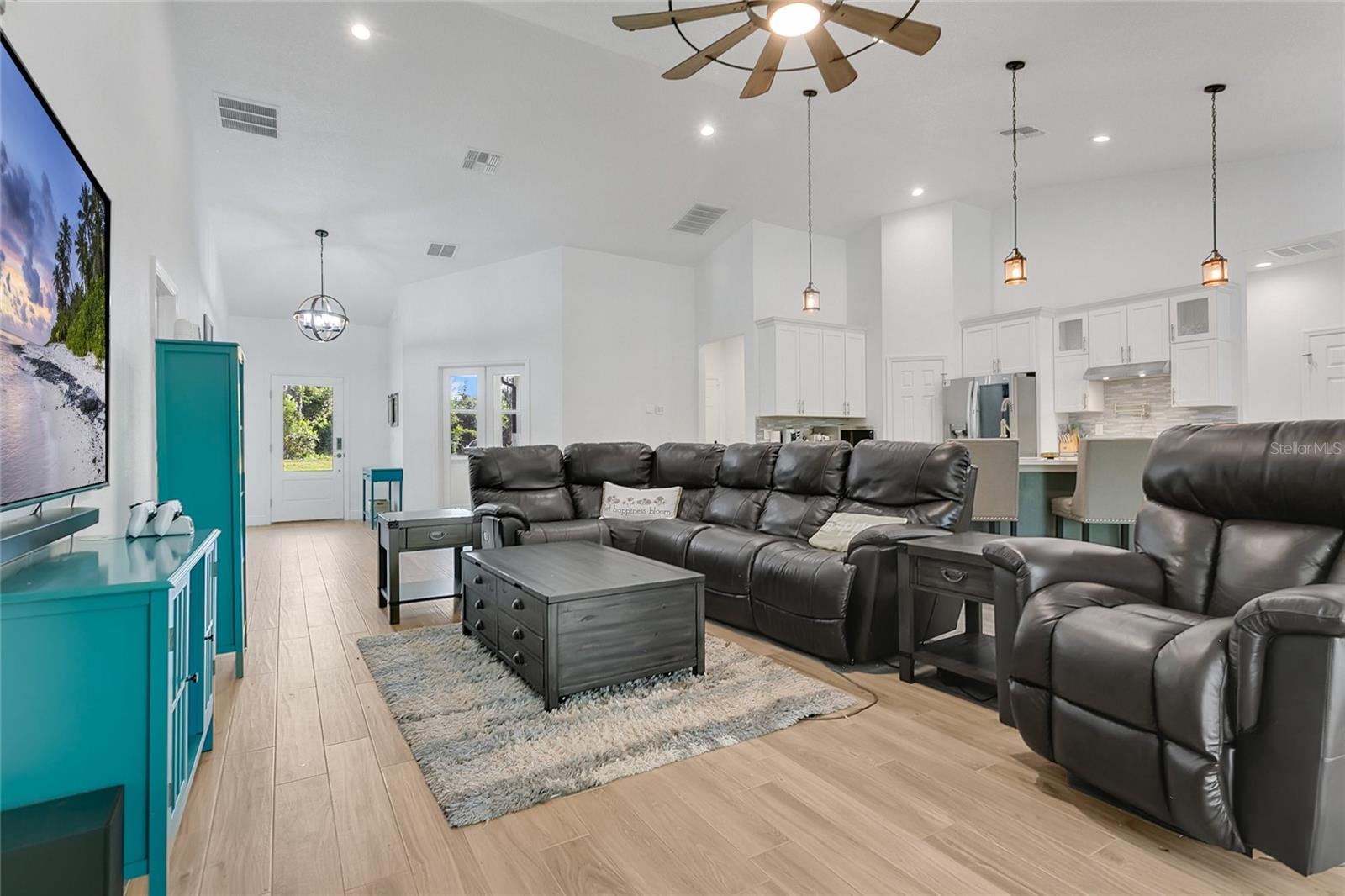 GROVELAND FARMS R24-T22-S35 - Residential