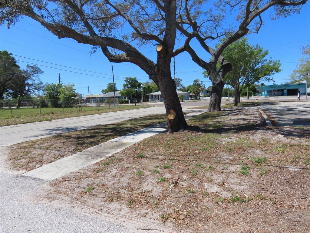 Photo of 4841 Emerson Avenue S, St Petersburg, FL 33711 (MLS # TB8489799)