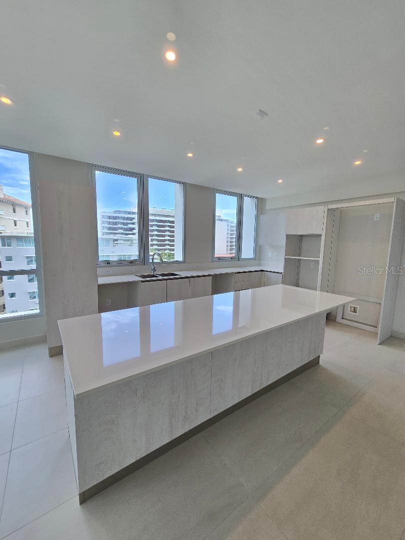 14 DELCASE ST 8