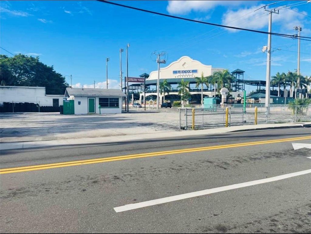 Photo of 1614 9th Street W, Bradenton, FL 34205 (MLS # A4687009)