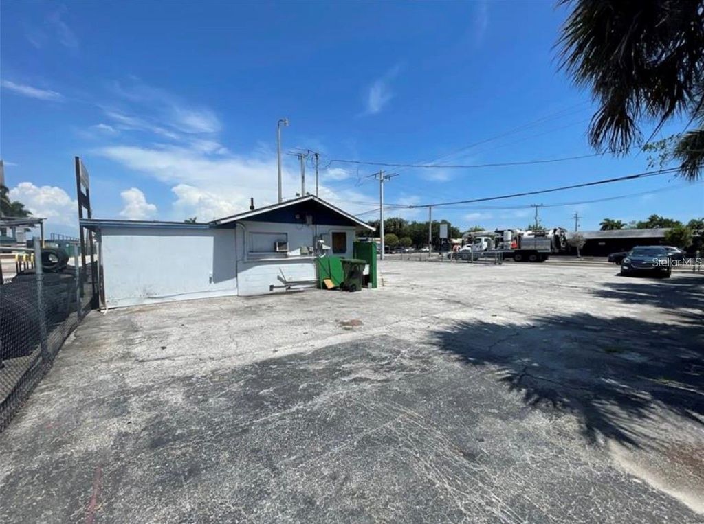 Photo of 1614 9th Street W, Bradenton, FL 34205 (MLS # A4687009)