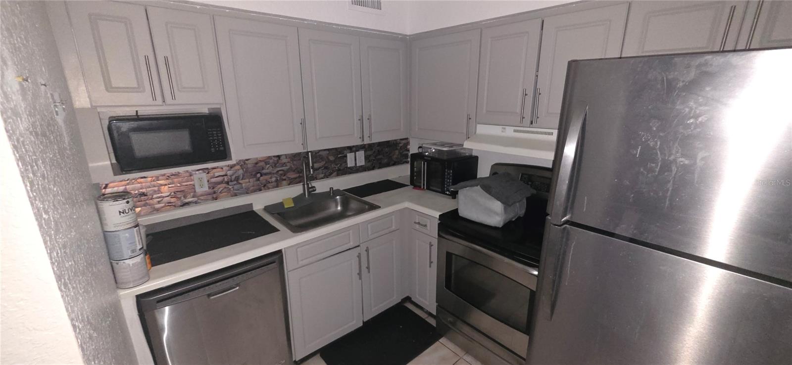 PLAZA DE LAS FUENTES CONDO - Residential