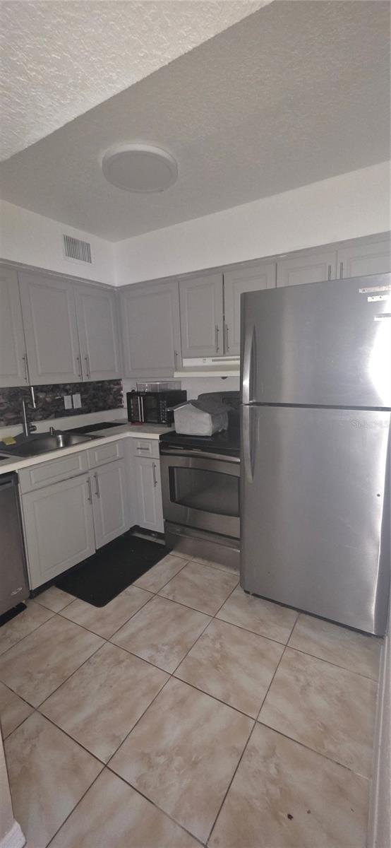 PLAZA DE LAS FUENTES CONDO - Residential