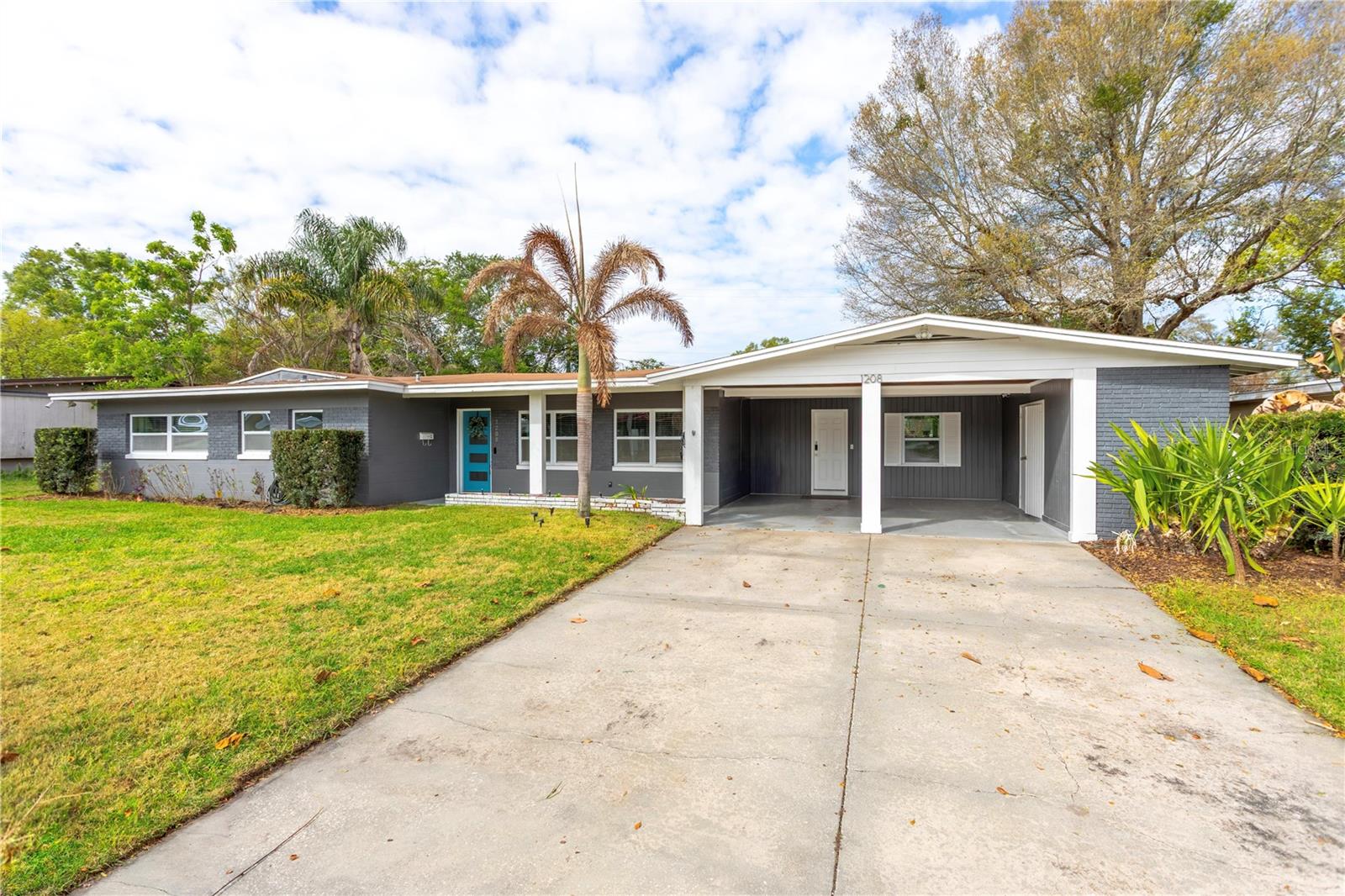 1208 ROSCOMARE AVENUE