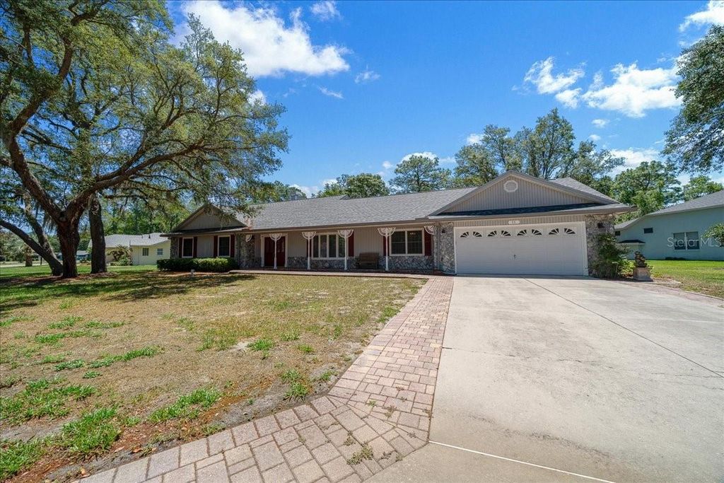 Photo of 11 Sycamore Court W, Homosassa, FL 34446 (MLS # OM724331)