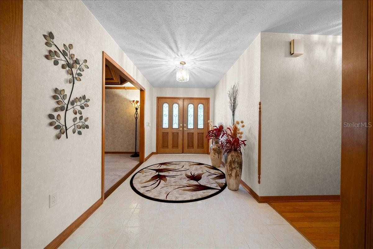 11 SYCAMORE COURT W