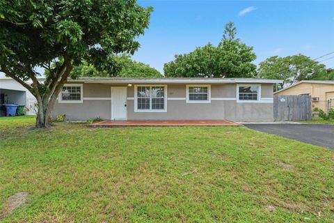 Photo of 427 SW 65th Avenue, Margate, FL 33068 (MLS # O6354454) Photo of 427 SW 65th Avenue, Margate, FL 33068 (MLS # O6354454)