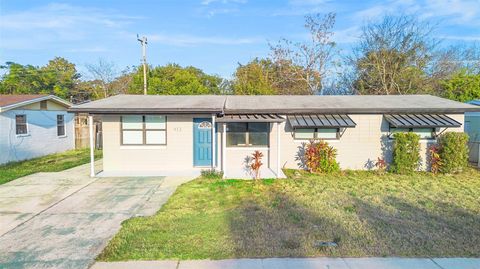 Photo of 813 Lewis Drive, Daytona Beach, FL 32117 (MLS # V4946070)