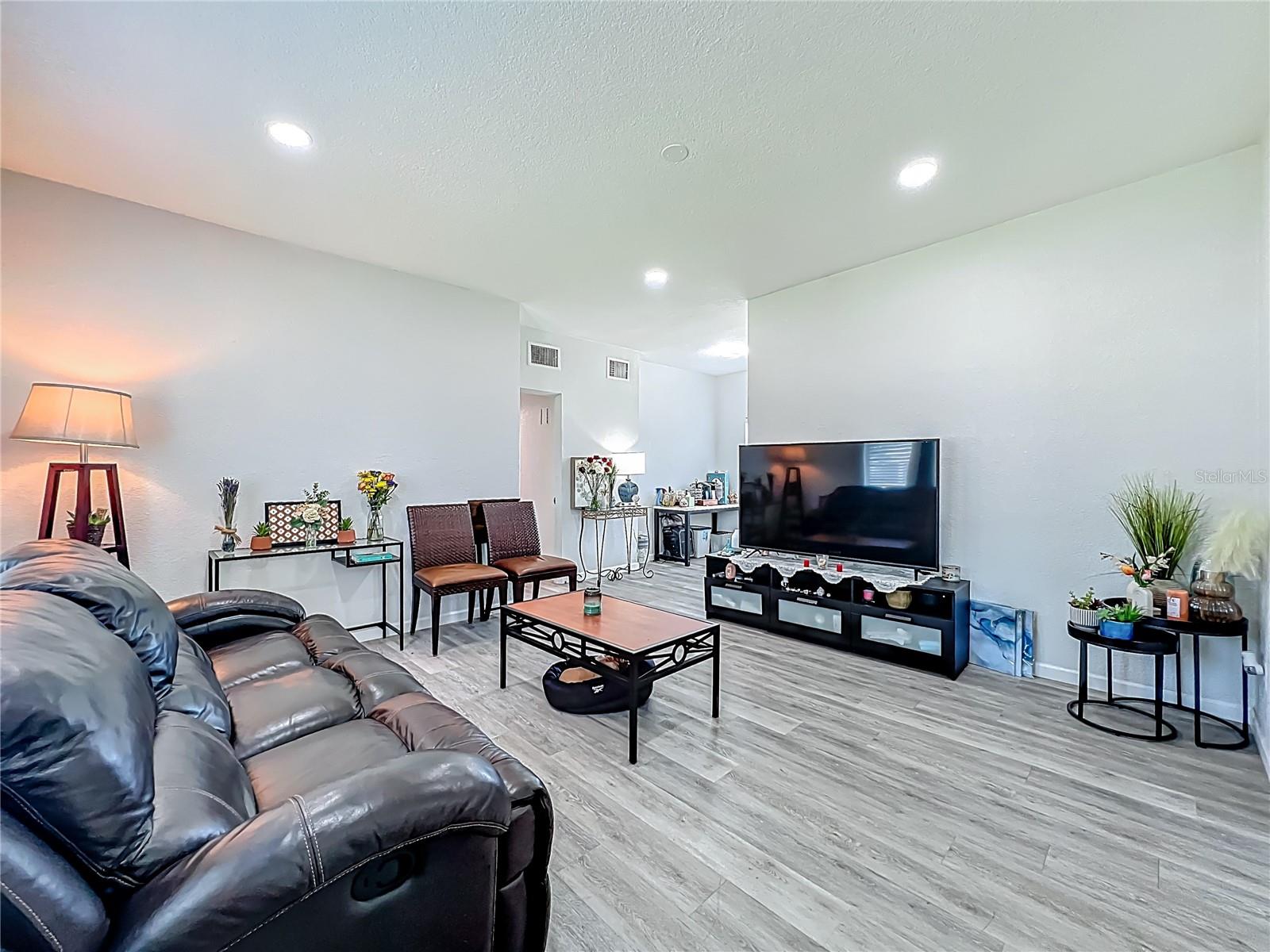 7033 LAKNER WAY