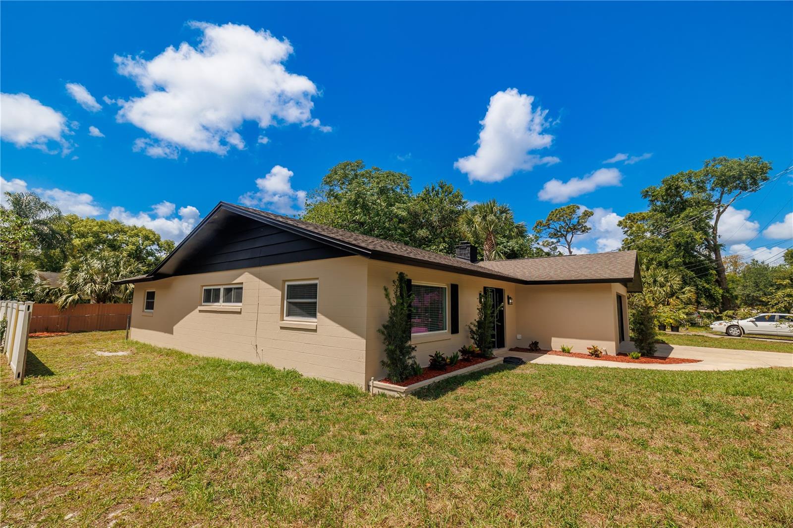 370 SULTANA LANE