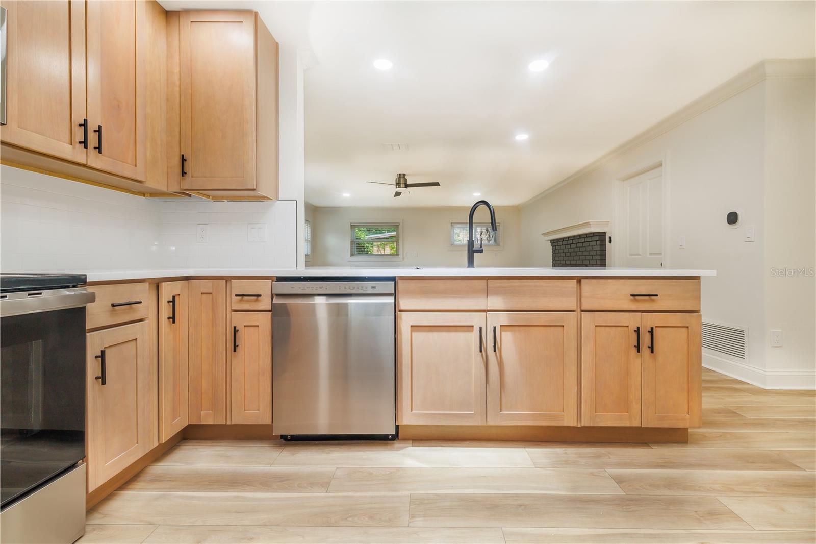 370 SULTANA LANE