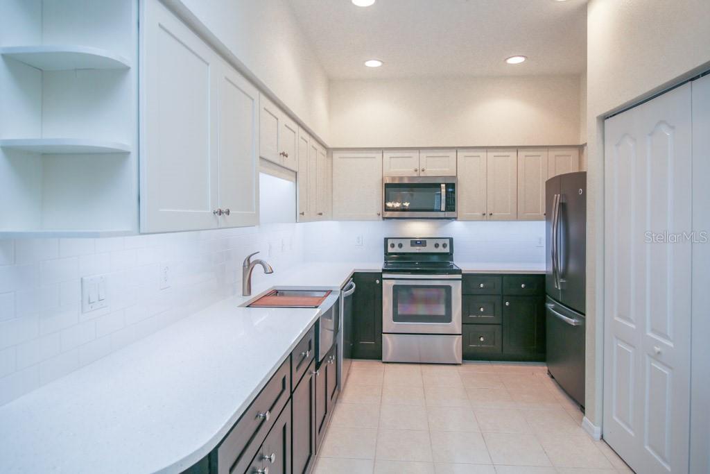 HIDDEN LAKE PH 1 - Residential Lease