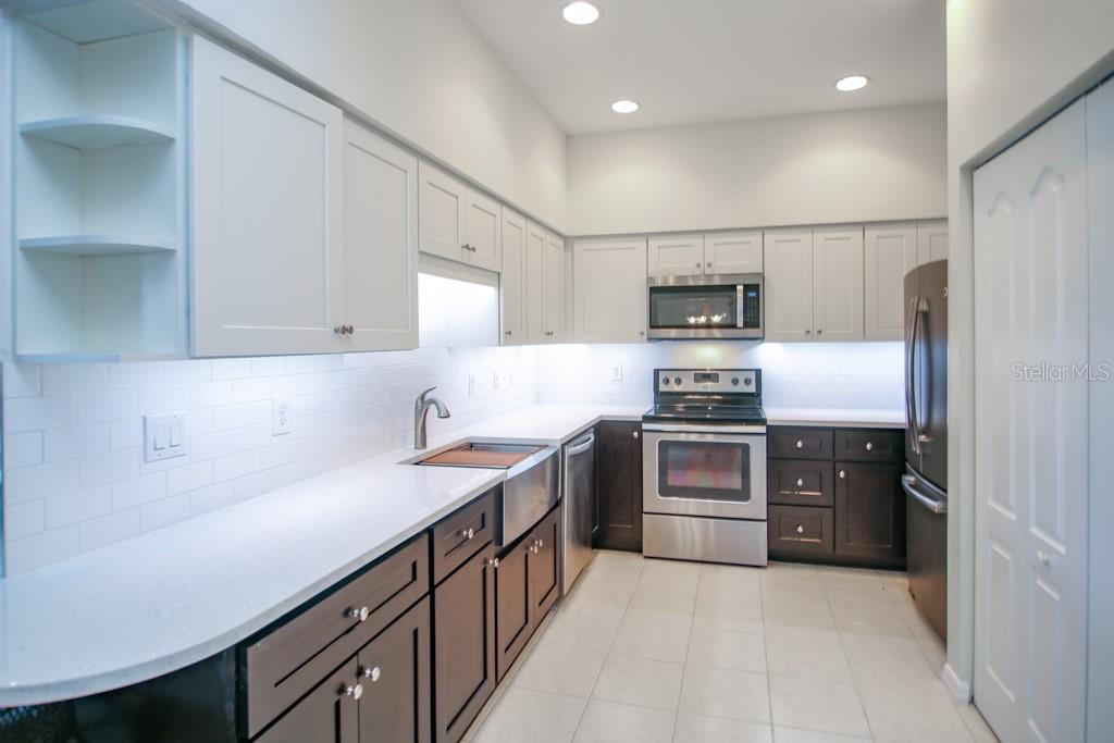 HIDDEN LAKE PH 1 - Residential Lease