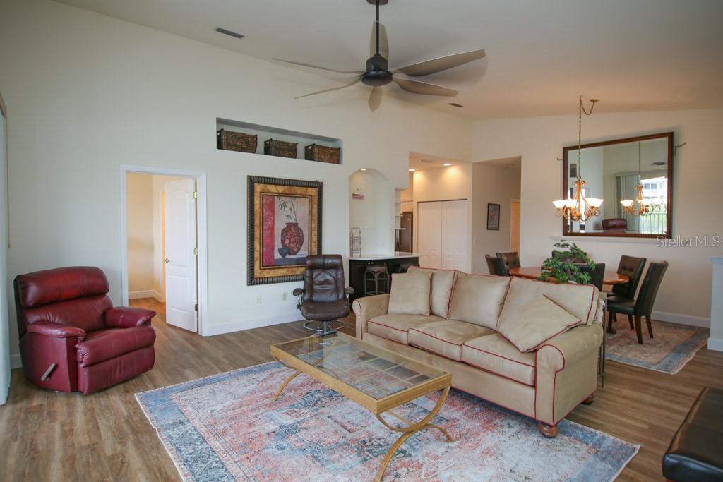 HIDDEN LAKE PH 1 - Residential Lease