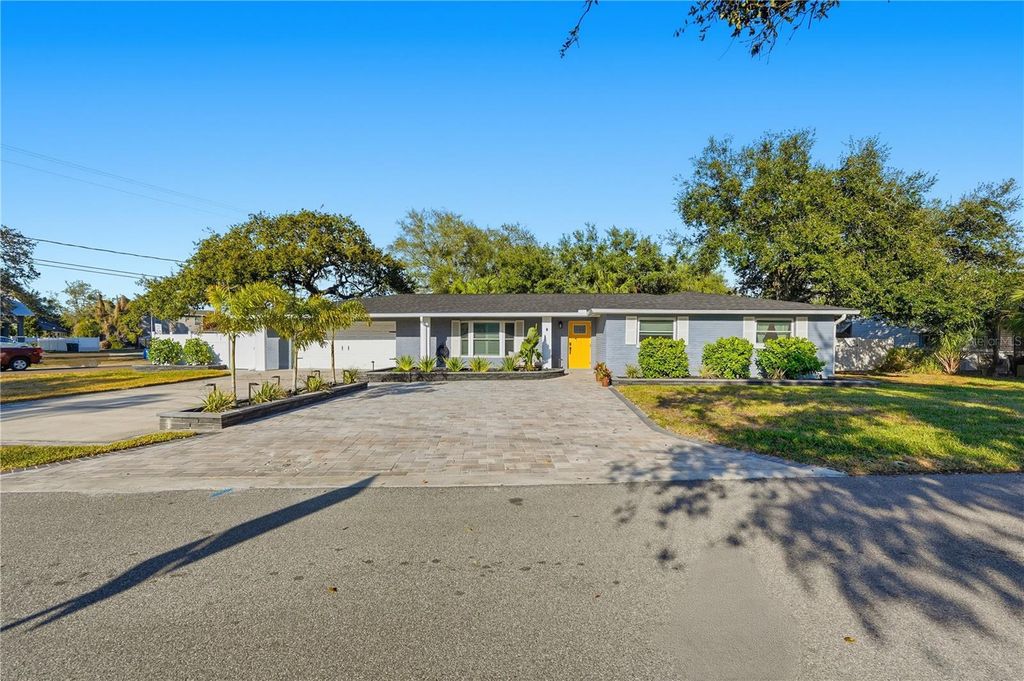 Photo of 6302 S Selbourne Avenue, Tampa, FL 33611 (MLS # TB8474690)