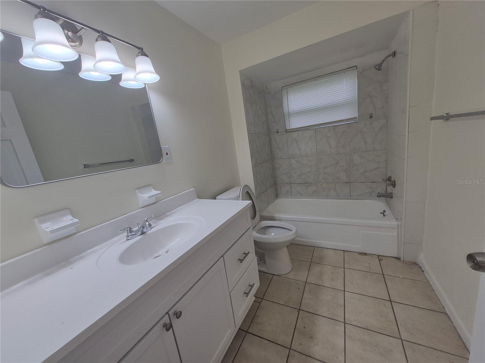 BEVERLY HILLS UNIT 02 - Residential Lease