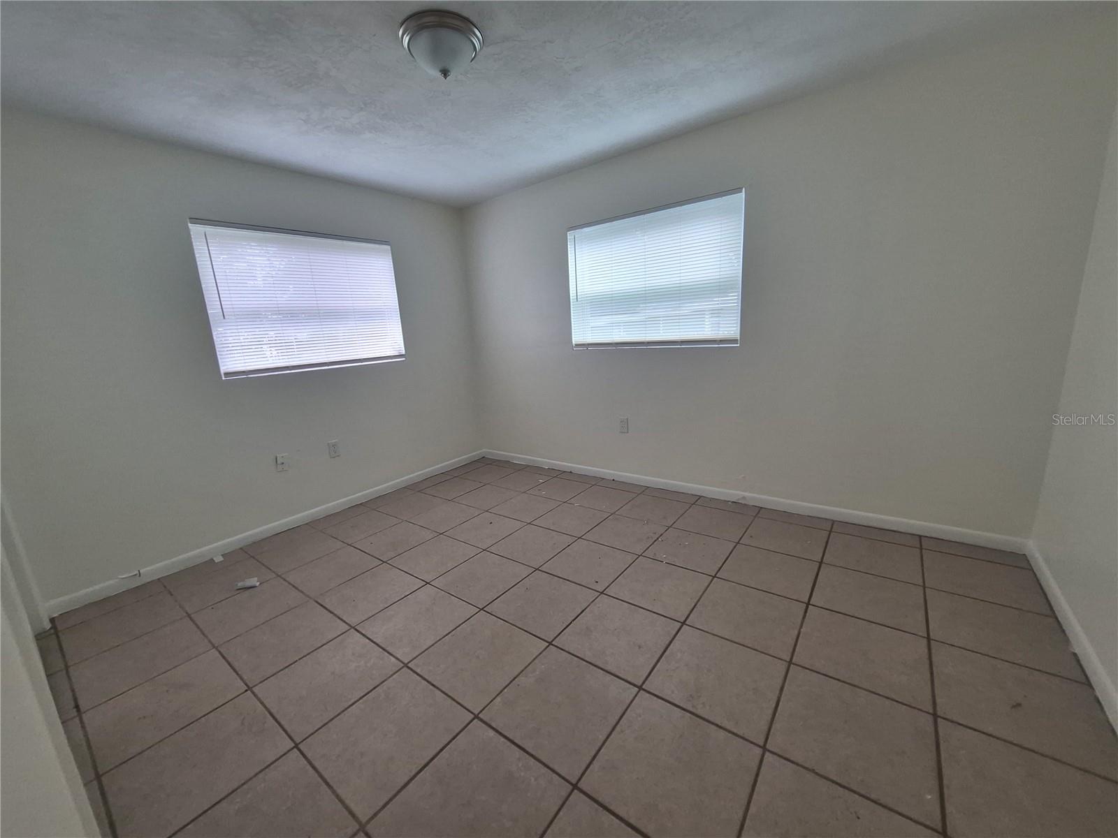 BEVERLY HILLS UNIT 02 - Residential Lease