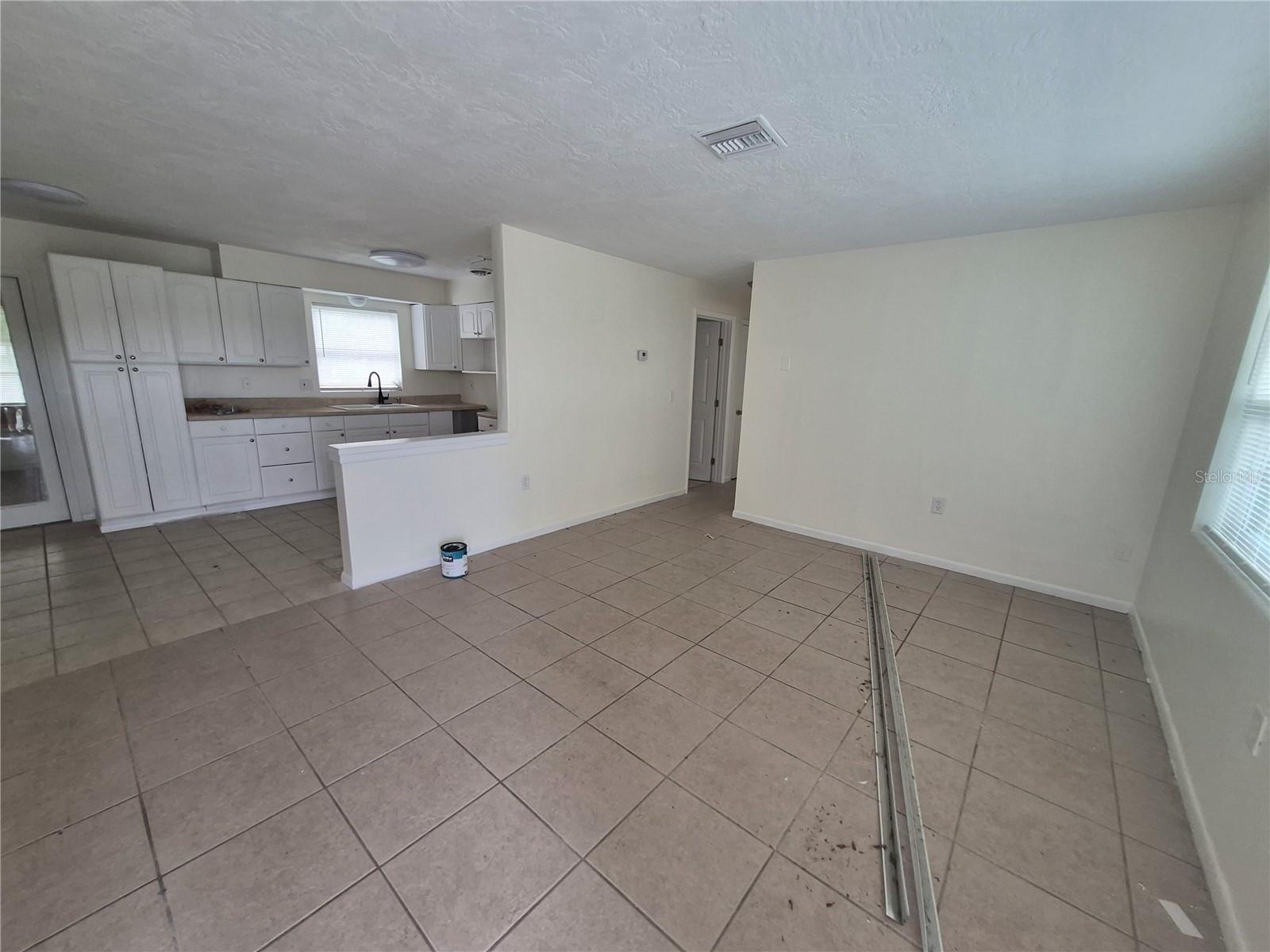 BEVERLY HILLS UNIT 02 - Residential Lease