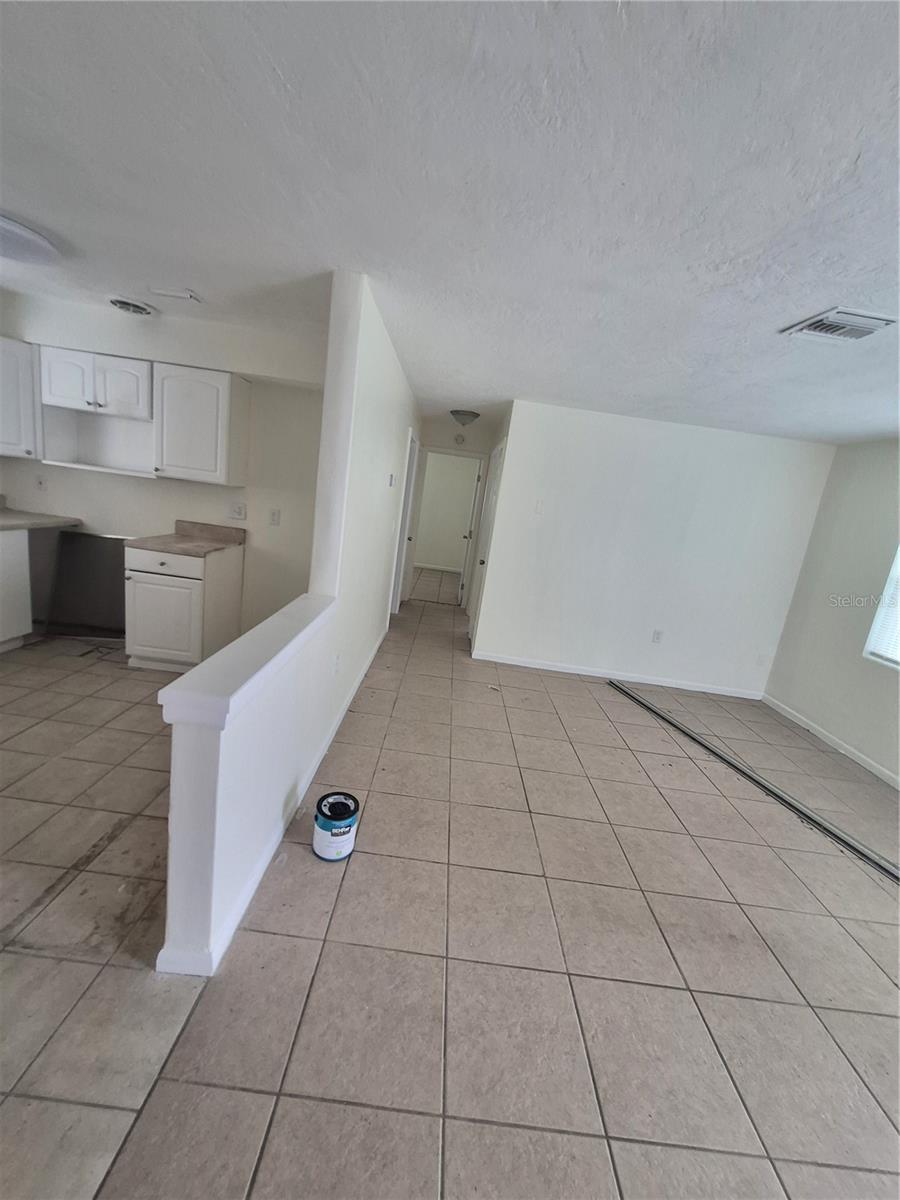 BEVERLY HILLS UNIT 02 - Residential Lease
