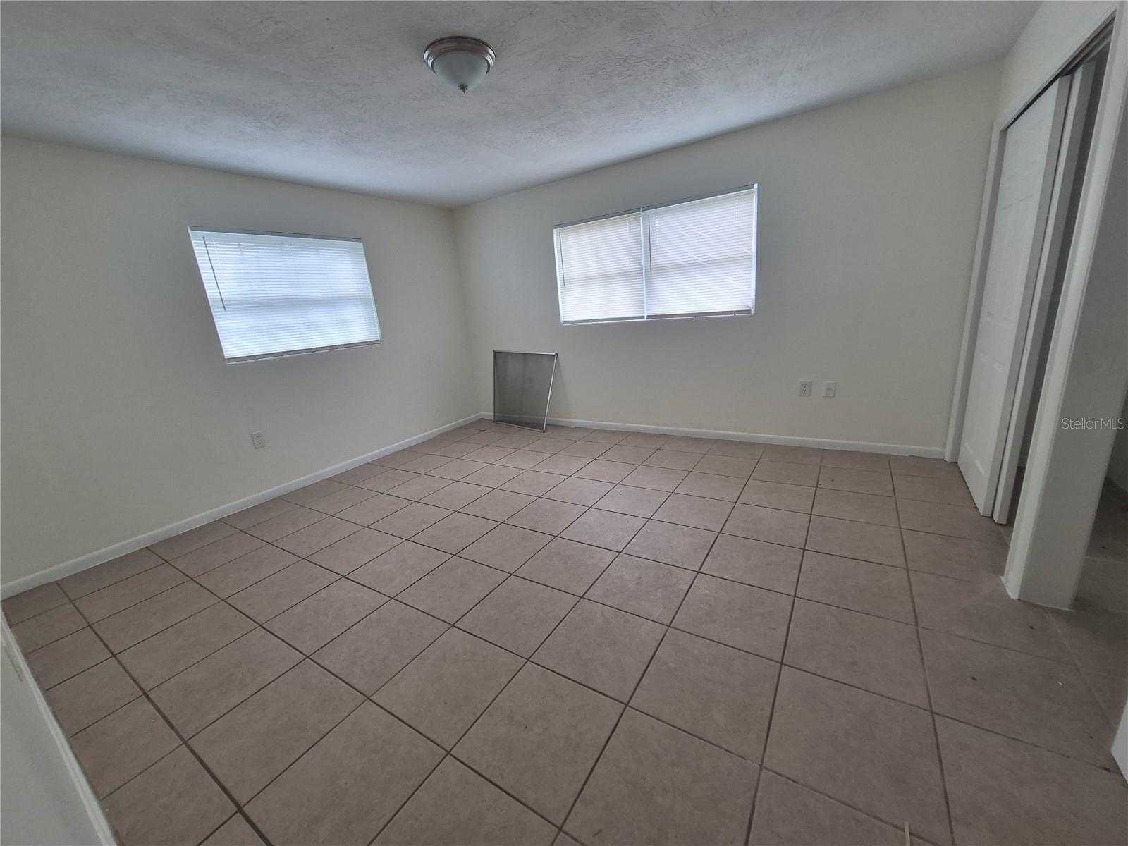 BEVERLY HILLS UNIT 02 - Residential Lease