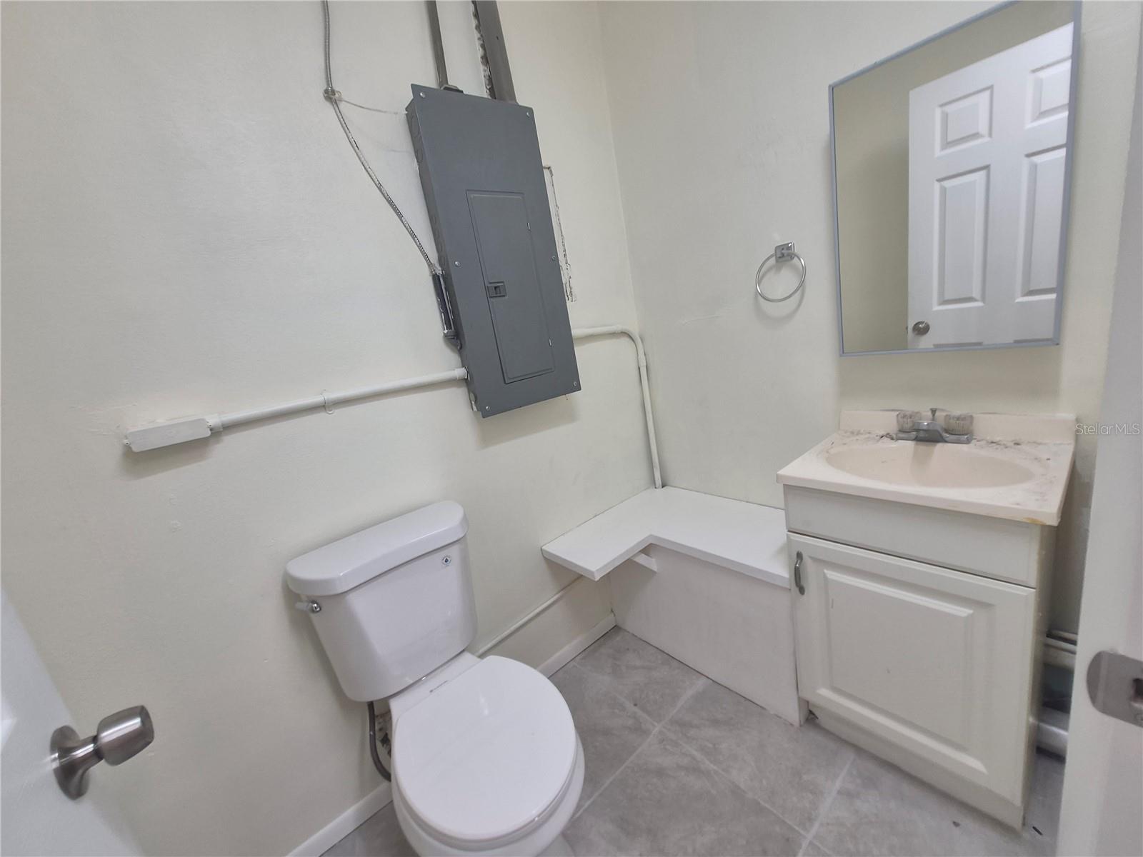 BEVERLY HILLS UNIT 02 - Residential Lease