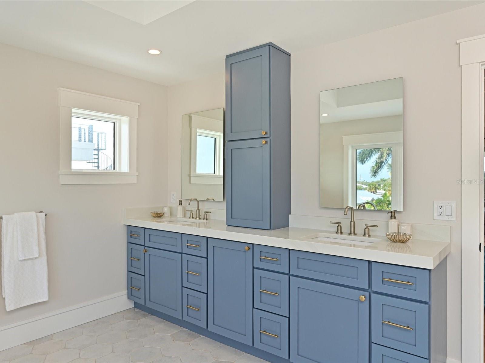 HOLMES BEACH 11TH UNIT - Residential